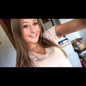 Meet your Posher, Makayla